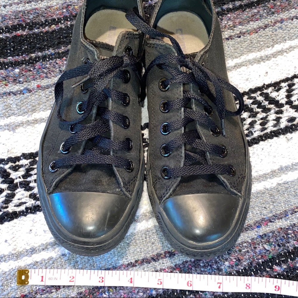 Converse // Black Converse